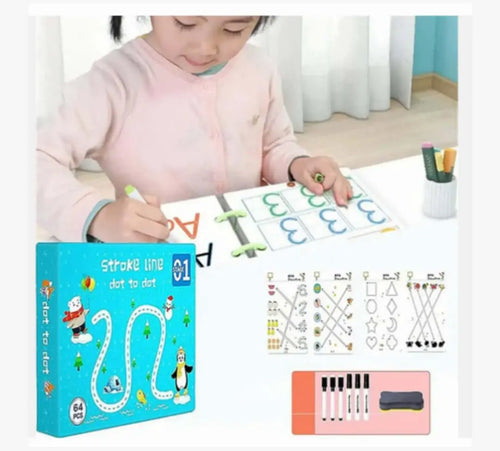 Une petite fille écrivant sur le cahier